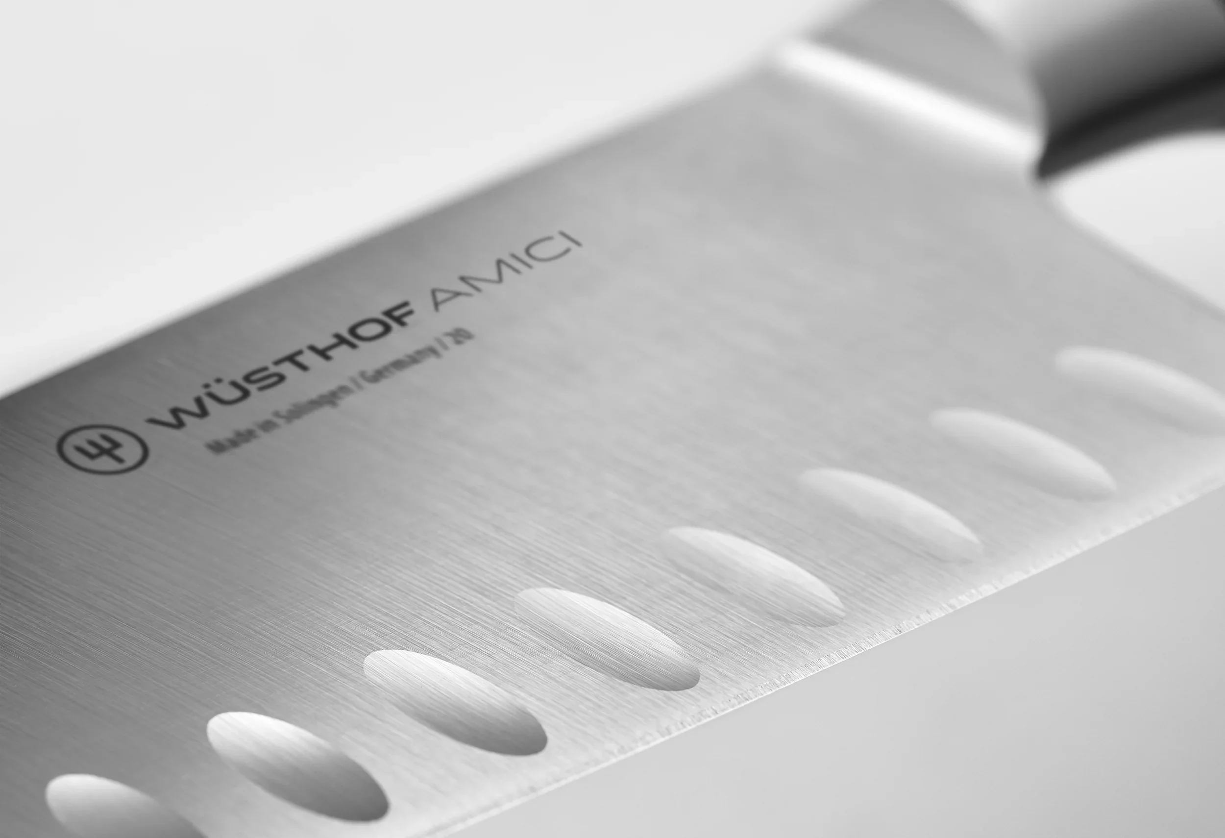 WÜSTHOF Amici 7" Hollow Edge Rotoku (Santoku) - Image 4