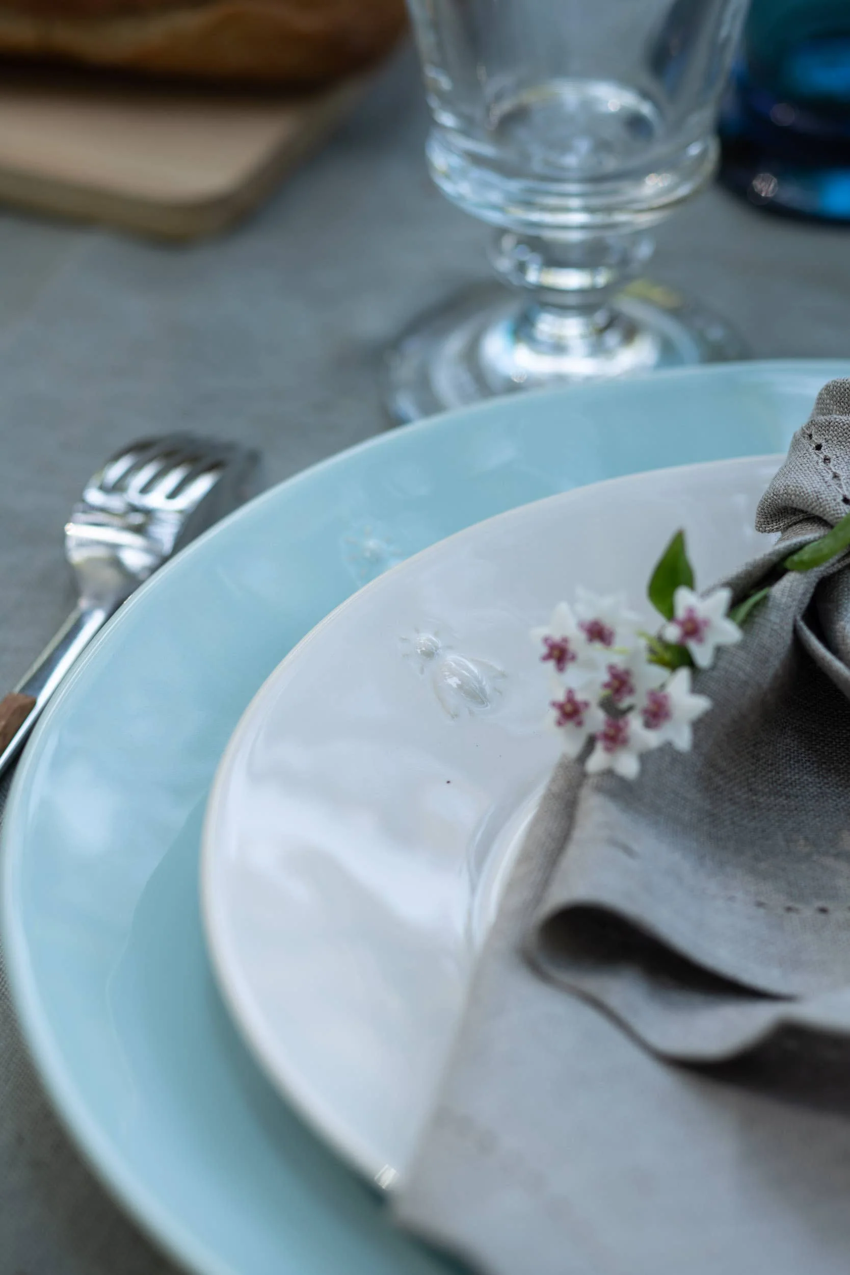 La Rochere Bee Ceramic Dinner Plates - Blue - Image 2