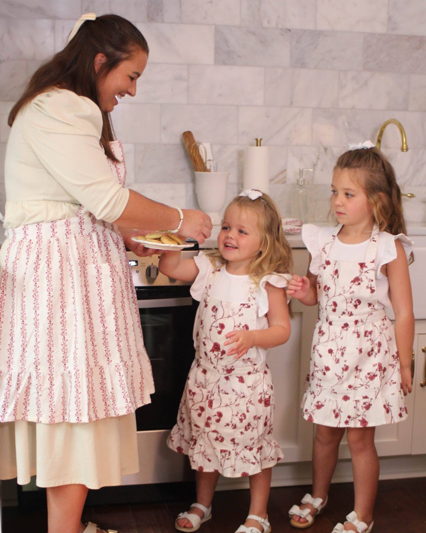 Begonia Stripe Floral Apron Ruby - Image 4