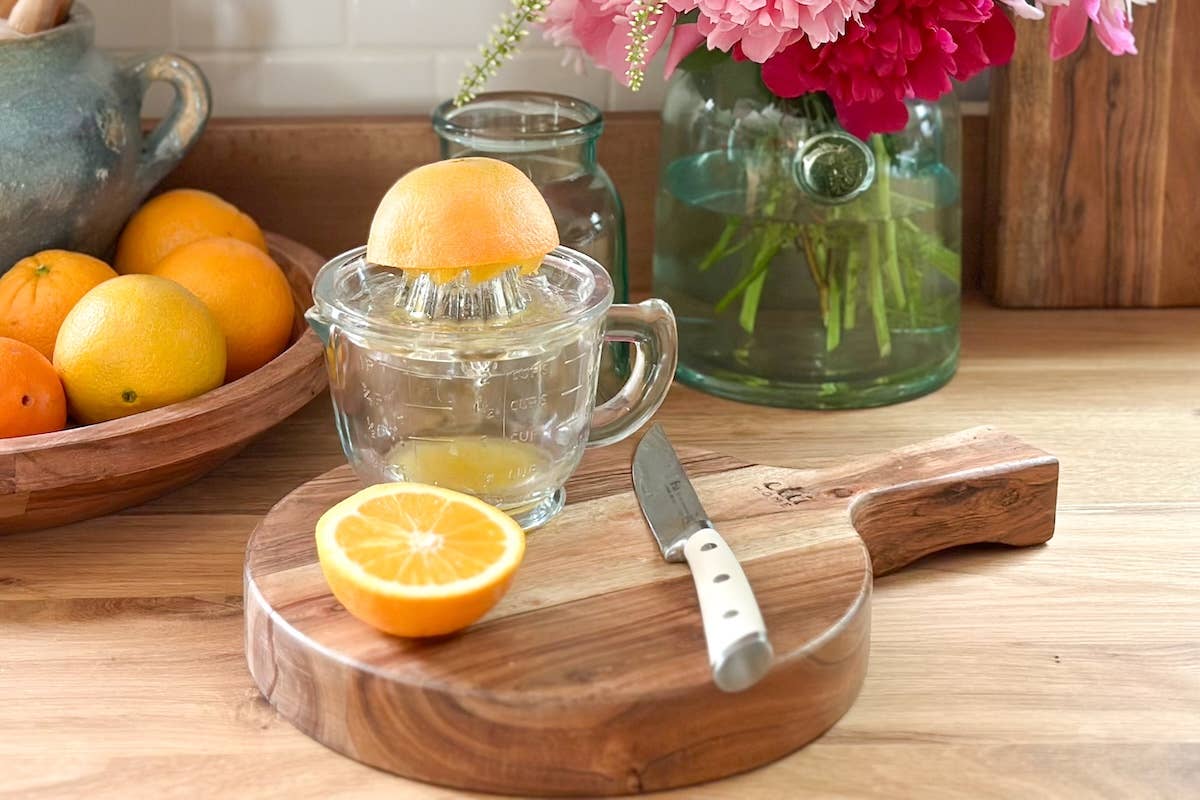 Bistro Glass Citrus Hand Press Juicer with Measuring Cup - Image 3