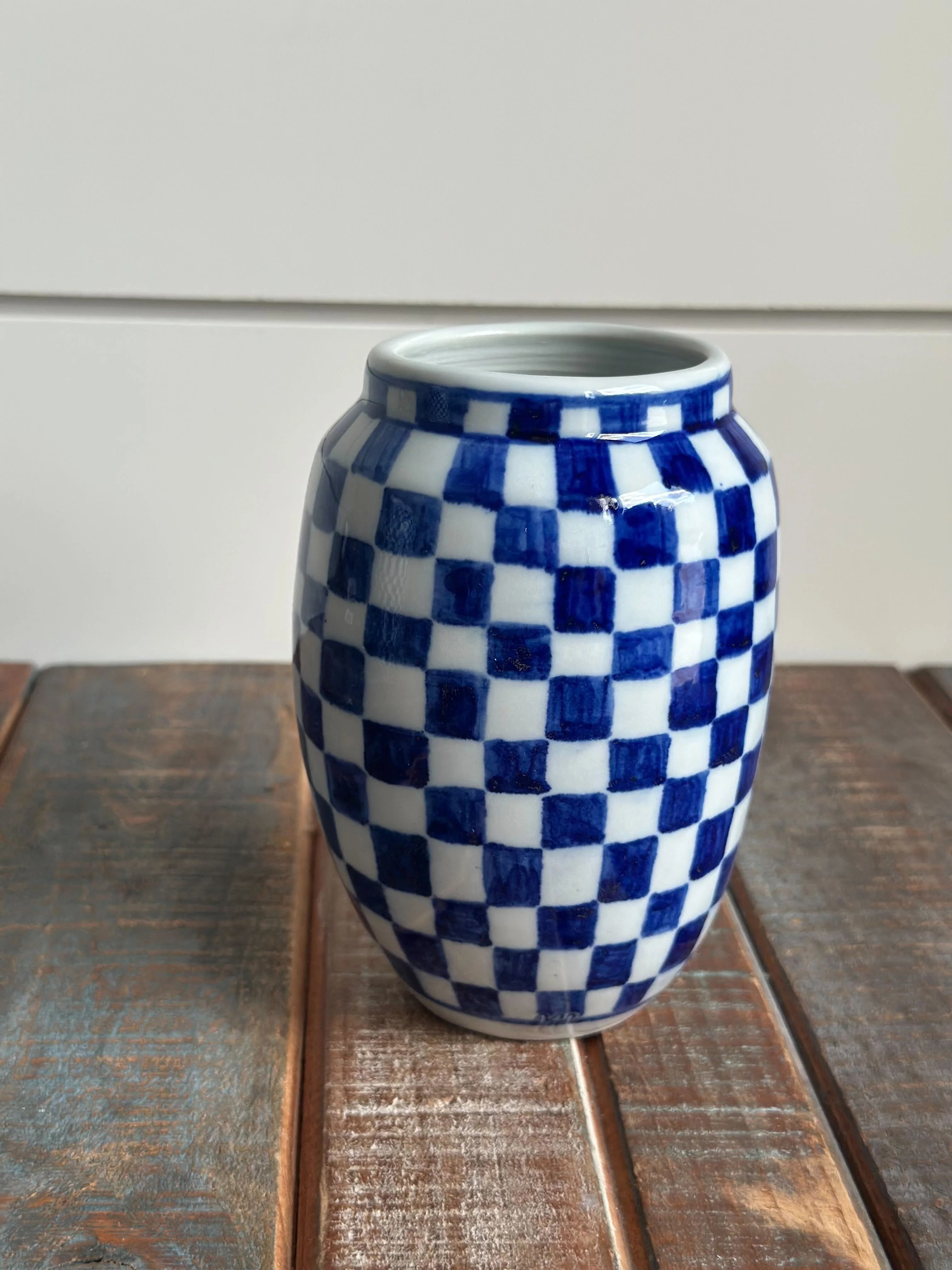 English Porcelain Check Vase - Image 3