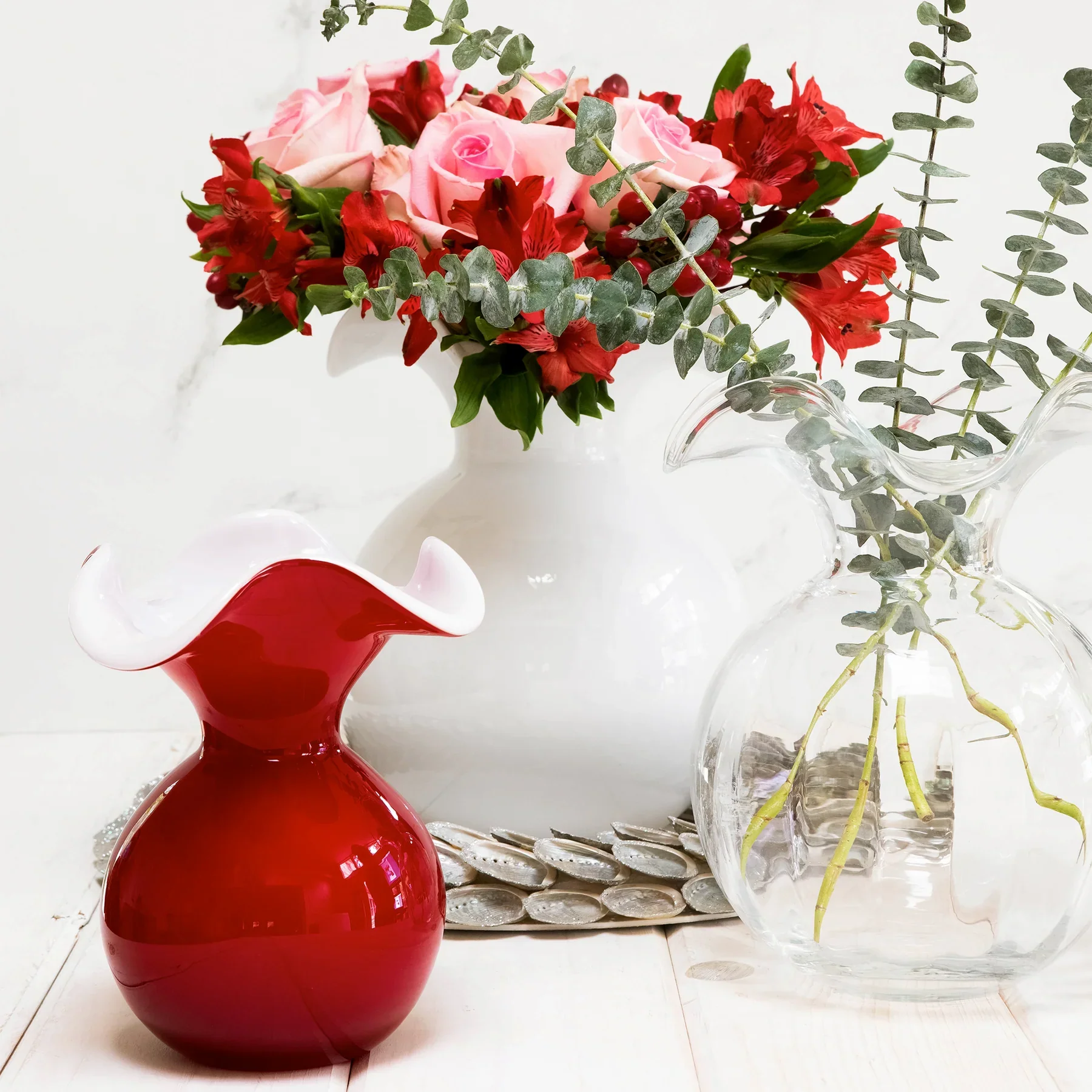 Vietri Hibiscus Glass Red Small Fluted Vase - Image 2