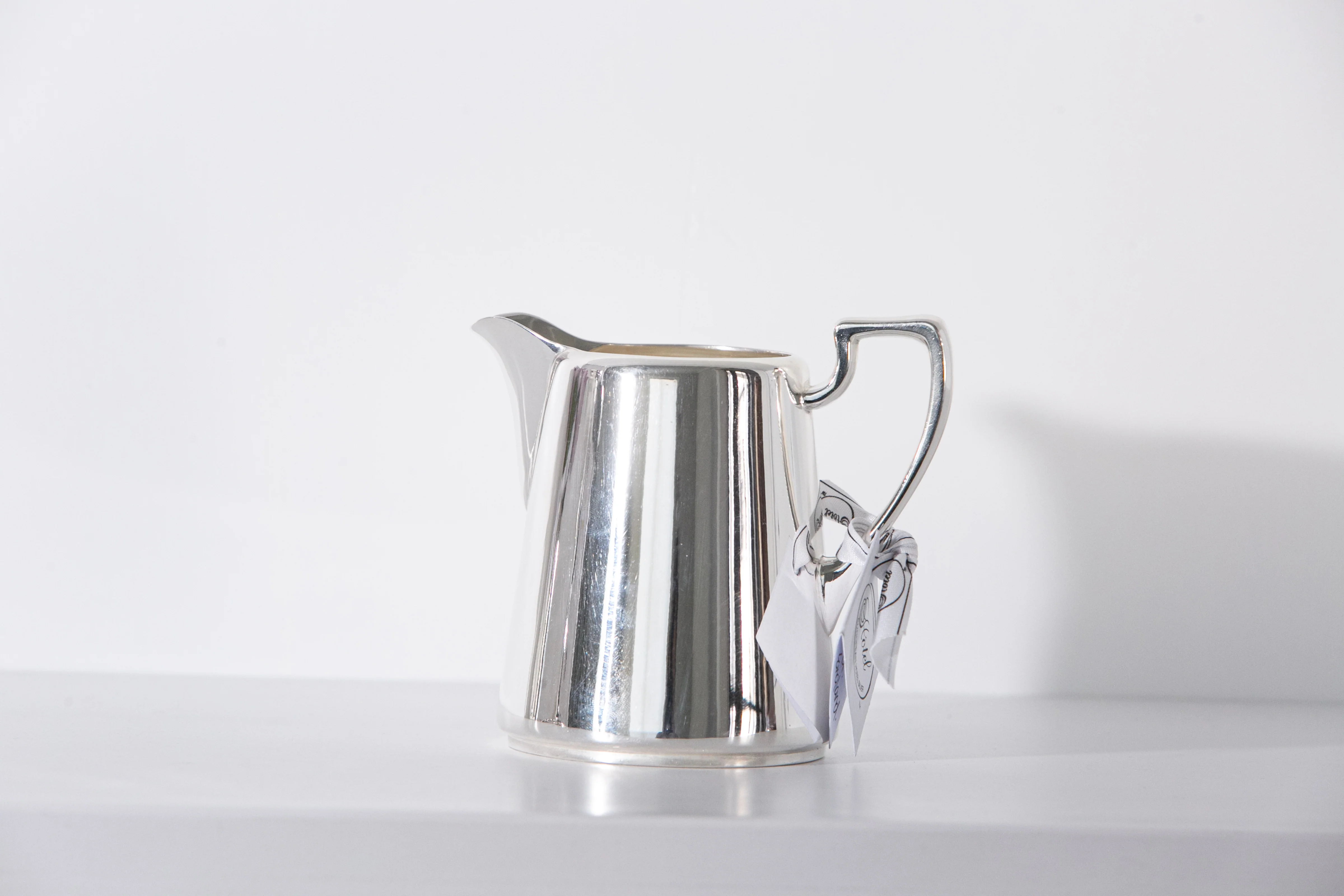 Hôtel Silver Vintage Pitcher - Image 4
